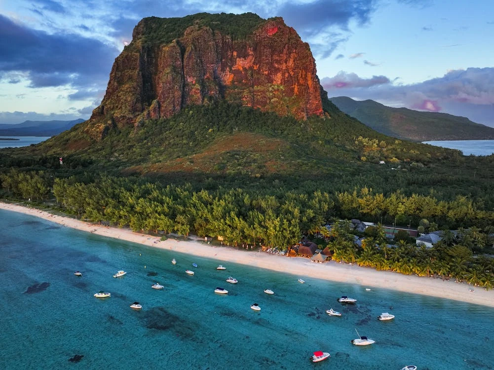 schiereiland met de iconische berg La Morne Brabant